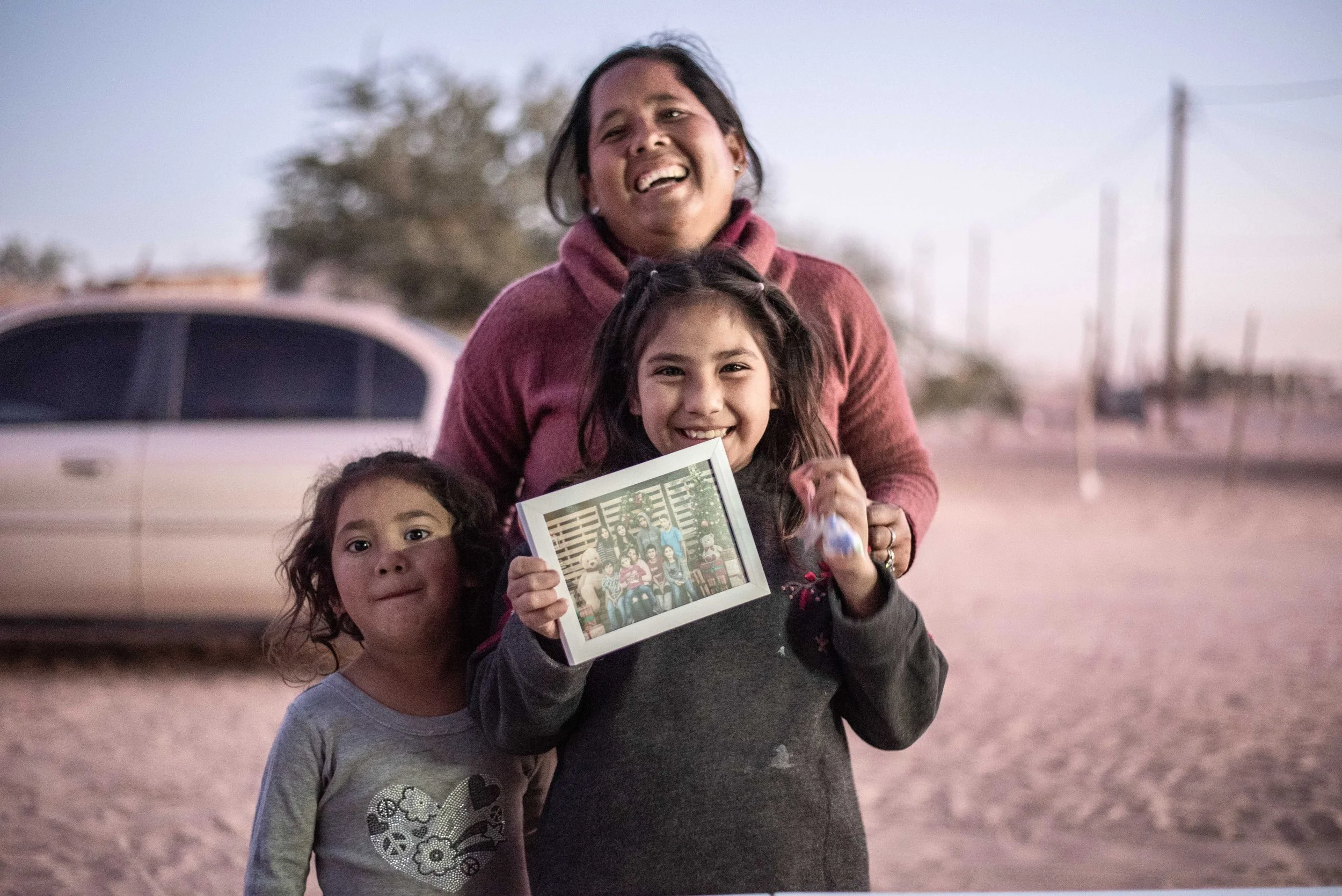 MdC Photo Event Brings Smiles to 100+ Families At The Border