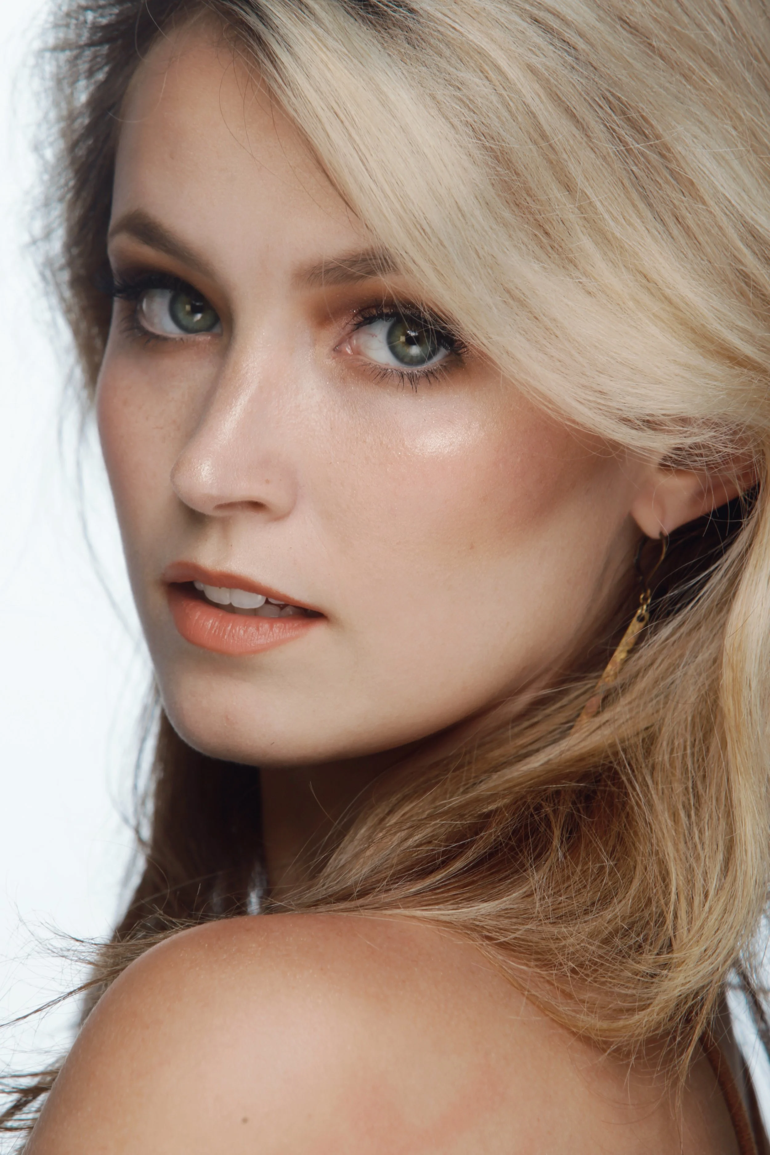  Photo by Aleksandar Sekulic. Makeup by Yesenia Meza. 