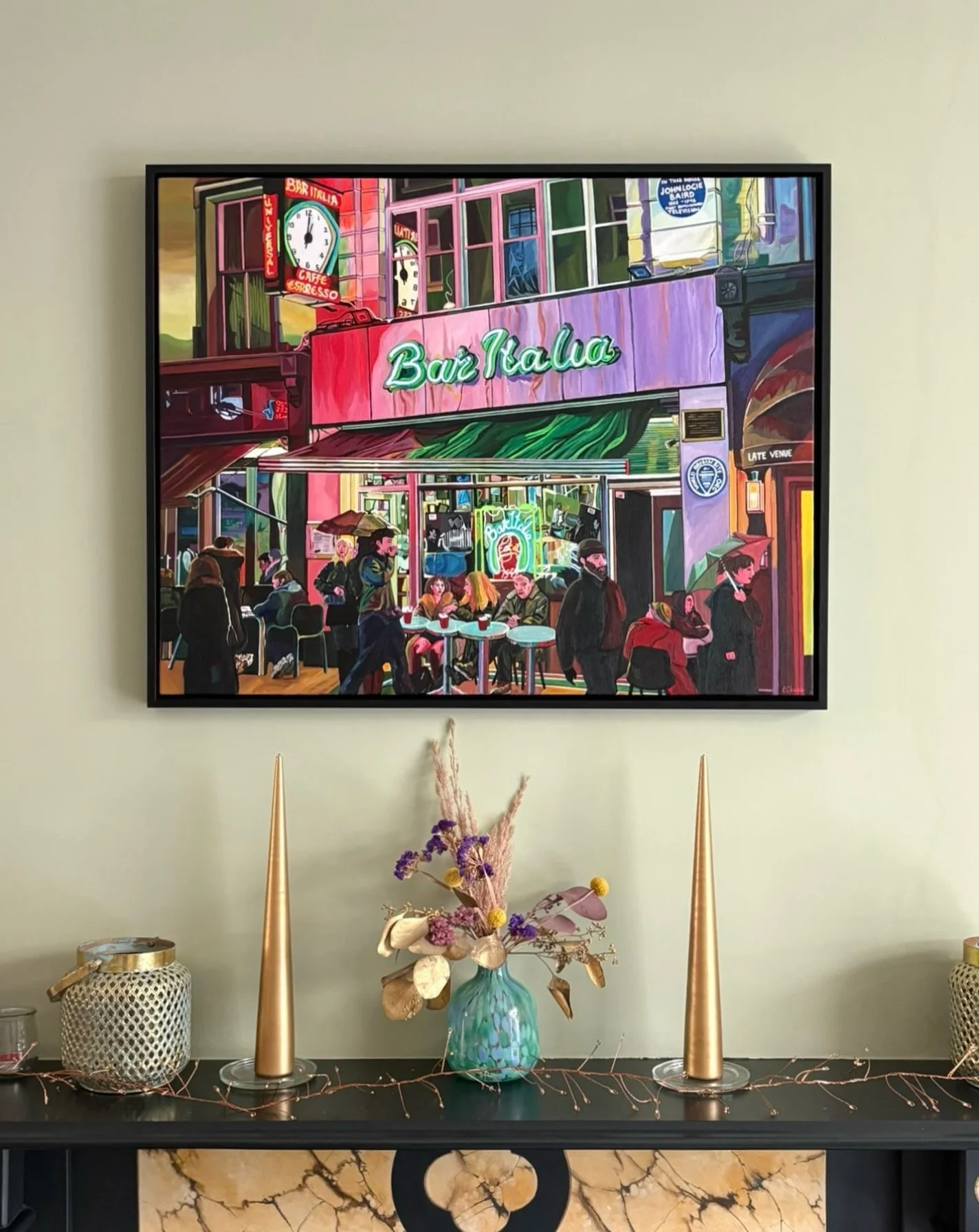 Very happy that &lsquo;Late Night Espresso at Bar Italia&rsquo; has found the loveliest home from the private charity event Le Vernissage Londres last month. 
Here it is hanging in the collectors home. ❤️