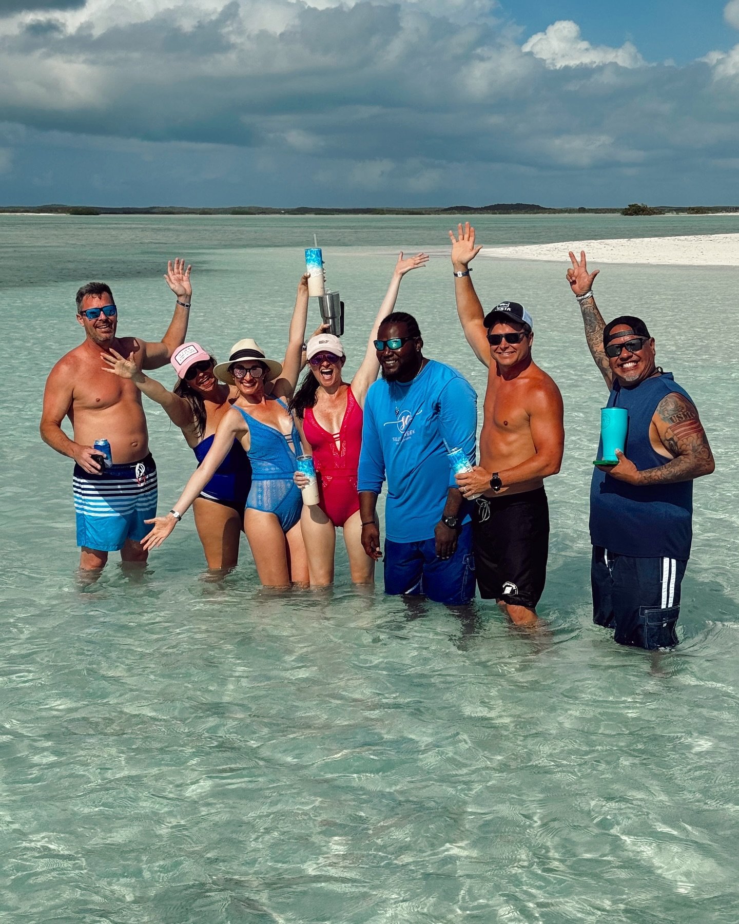 Raise your hand if Turks and Caicos is your favorite place on earth! 🌍 

#turksandcaicos #sillycreekwatersports #providenciales #islandvacation #tropicalvacation #tropicalgetaway