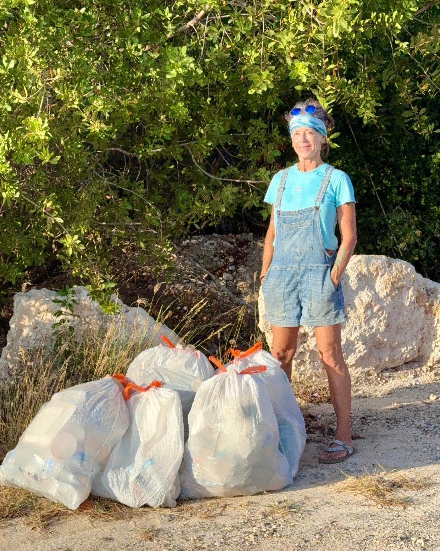 Every little bit counts 🌿✨ 

At Silly Creek Water Sports, we love exploring Turks &amp; Caicos while keeping it clean! From picking up litter on Bay Cay and Pirate&rsquo;s Cave to keeping our neighborhoods tidy, we believe small actions make a big d