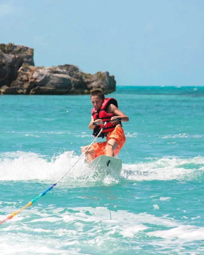 Wakeboarding in Turks and Caicos hits different 🤙
Our crew gives patient coaching so beginners, kids and confident riders can all level up quickly. With calm turquoise water and top-tier gear, progress feels easy and the fun never ends.

Ready to ri
