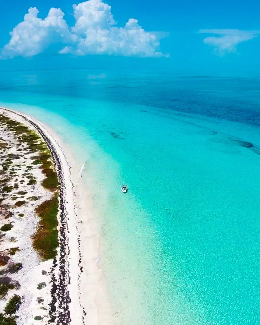 This is where private charters take you 🚤
Remote shorelines, shallow turquoise water and peaceful corners of Providenciales most visitors never see. Silly Creek specializes in the south and west side of the island where nature stays untouched and un