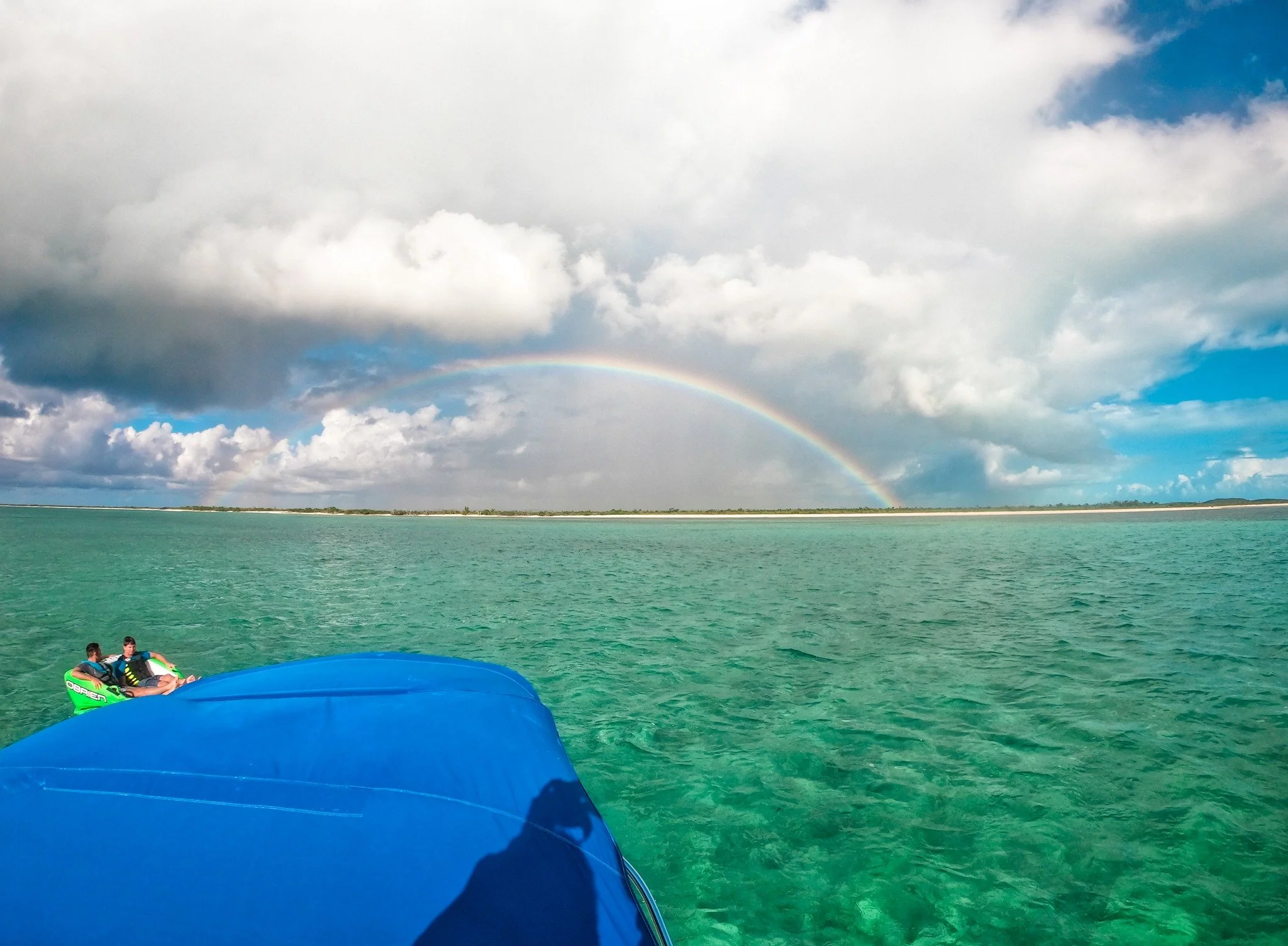 Sunshine, smiles and a rainbow over turquoise water 🌈
Nothing beats a private charter with Silly Creek Water Sports.
Where would you want to cruise first?

#TurksAndCaicos #PrivateCharter #SillyCreekWaterSports