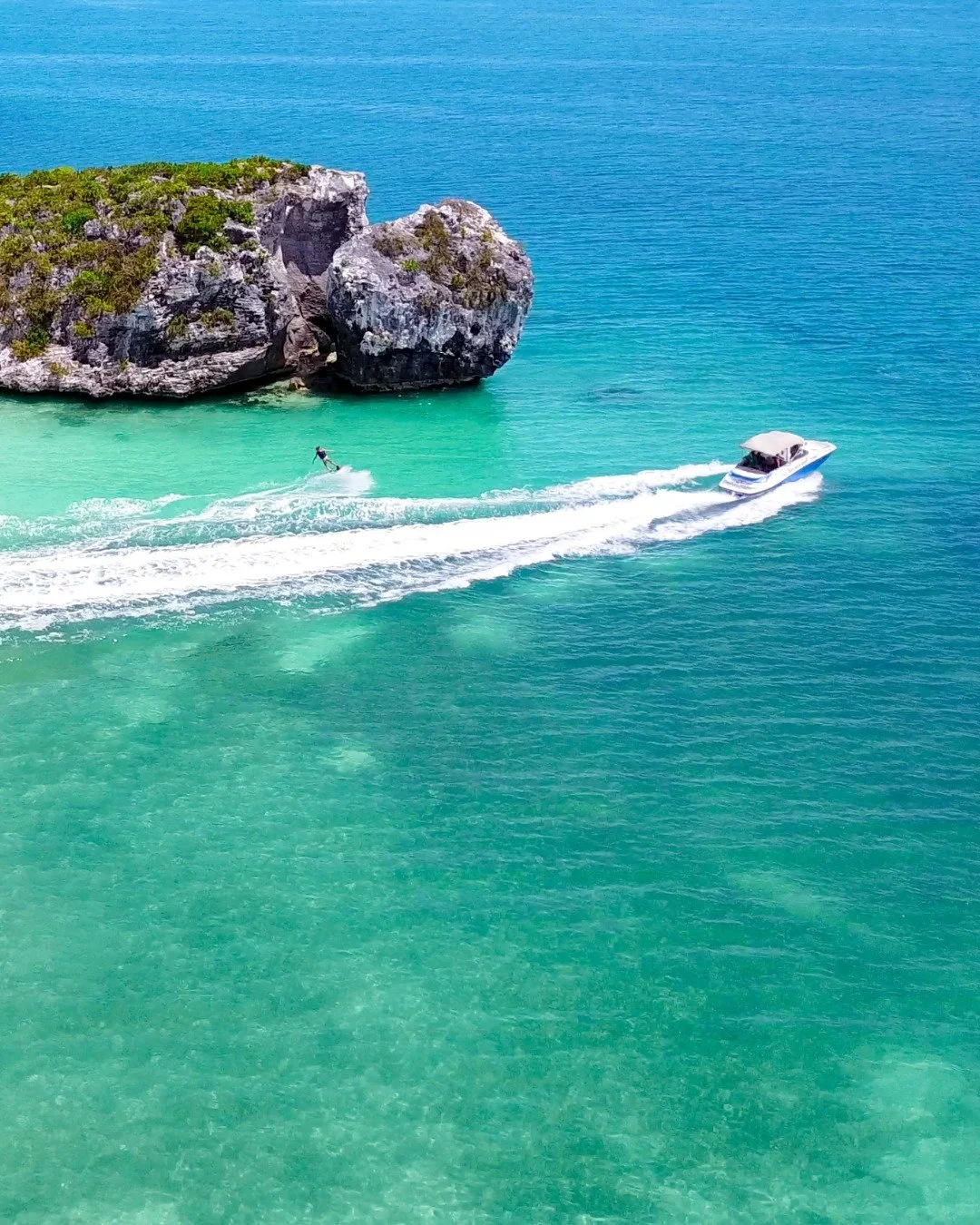 Top down views of the best boat experience in Turks and Caicos 🚤

Our private boat charters take you to secluded beaches clear water and hidden snorkel spots only small boats can reach.

#TurksAndCaicos #BoatCharter #SillyCreekWaterSports