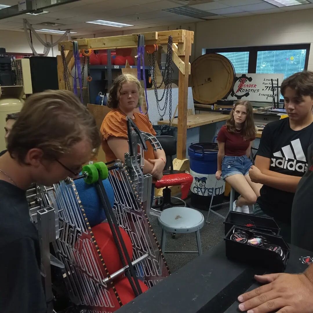 We had two new members join us at a lecture heavy fab workshop last Thursday! Say hello to Josh, and Evan :)