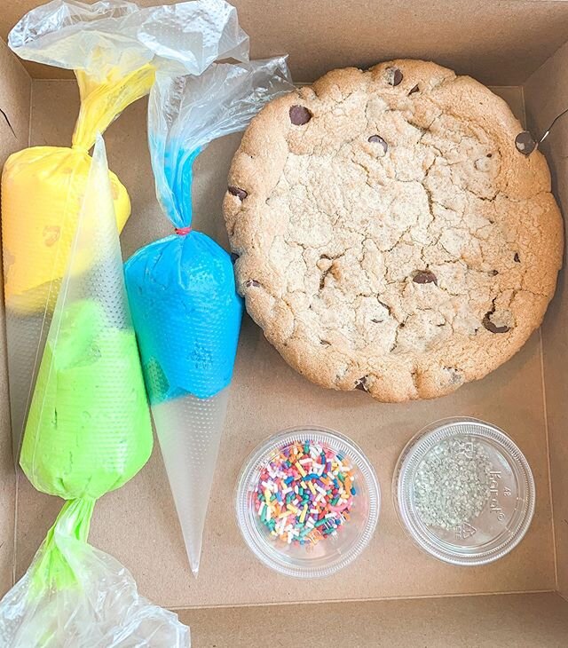 Chocolate chip cookie cake kits available this week!! They are $15 and we have a few up for grabs today!  Call us to place your order 601-278-0635🤩💕
