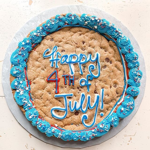 Here&rsquo;s another option for your 4th of July party! Call us to order this cookie cake for $25😊🎆🇺🇸