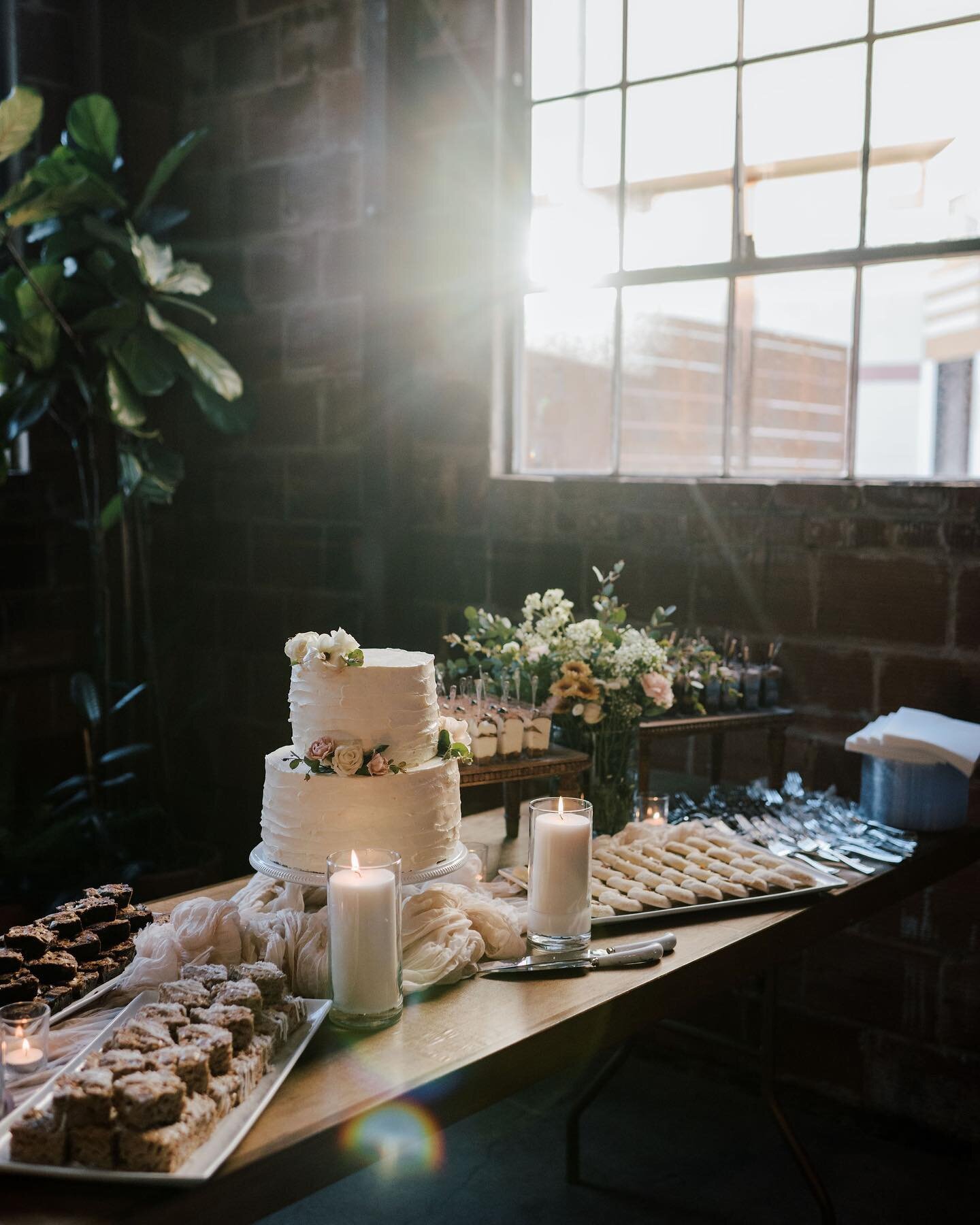 Dreamy dessert table vibes captured by the best @anyaismyname