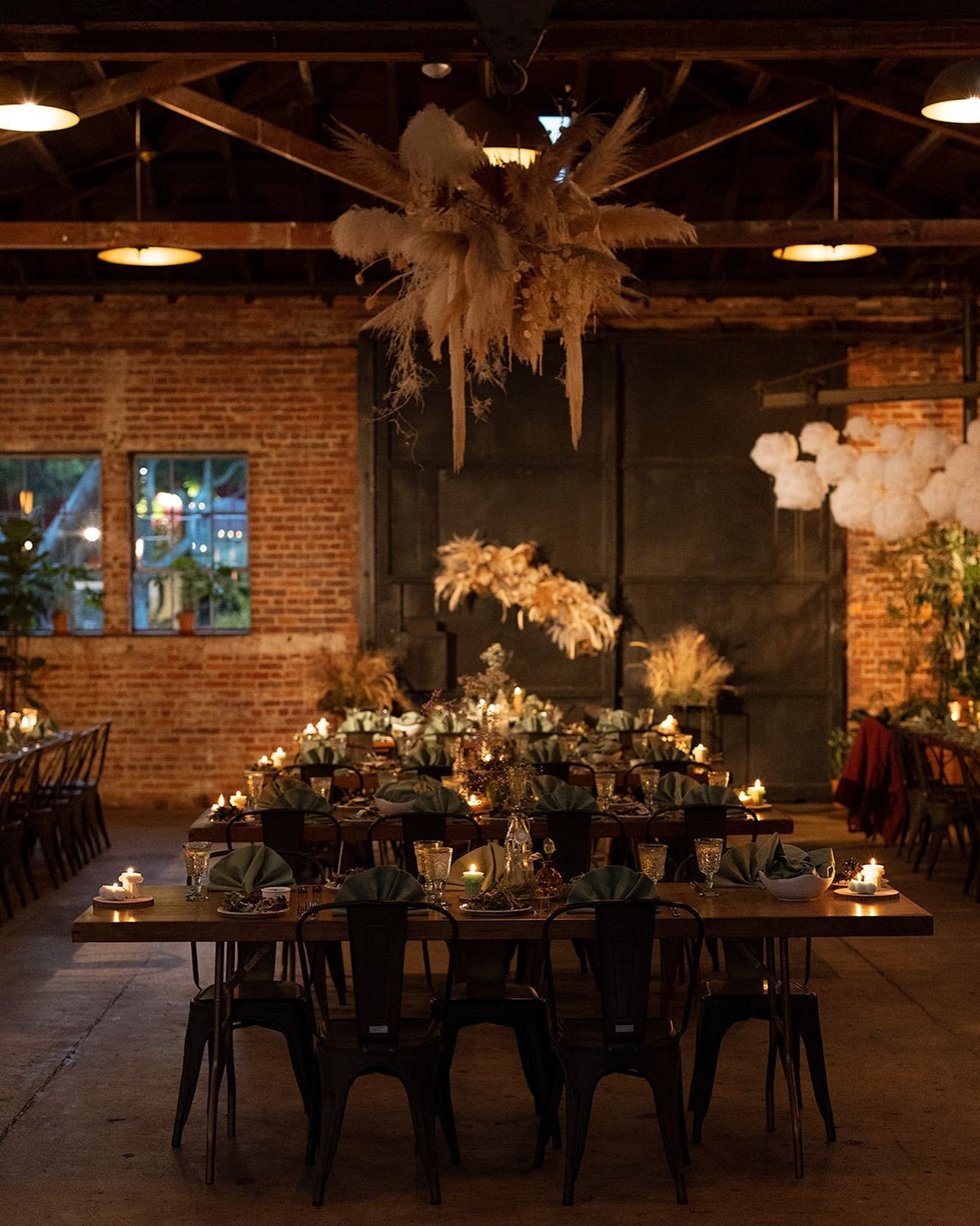 We will never get tired of a dinner lit by candle light!

Captured by @christackphoto 
Catering @tastecrafteatery 
Bar @sidecarcocktailco 
Florals @idlewildfloral @thepennyslo