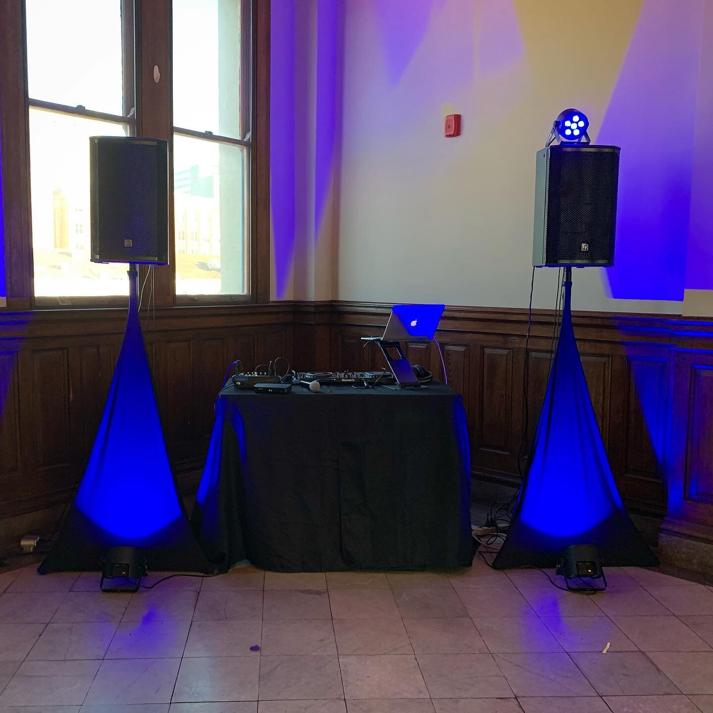 Had a blast djing a LMU formal on Thursday. Had to rock the LMU blue for the evening. What a rowdy crew! Thanks for having us. 😎