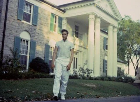 #TodayInMusic! In 1957, Elvis Presley bought the Graceland mansion in Memphis, Tennessee for $102,500. That included 23 rooms, 10,000 square feet and 13.8 acres of land which was expanded to 17,552 square feet ahead of Elvis' move-in just a few weeks