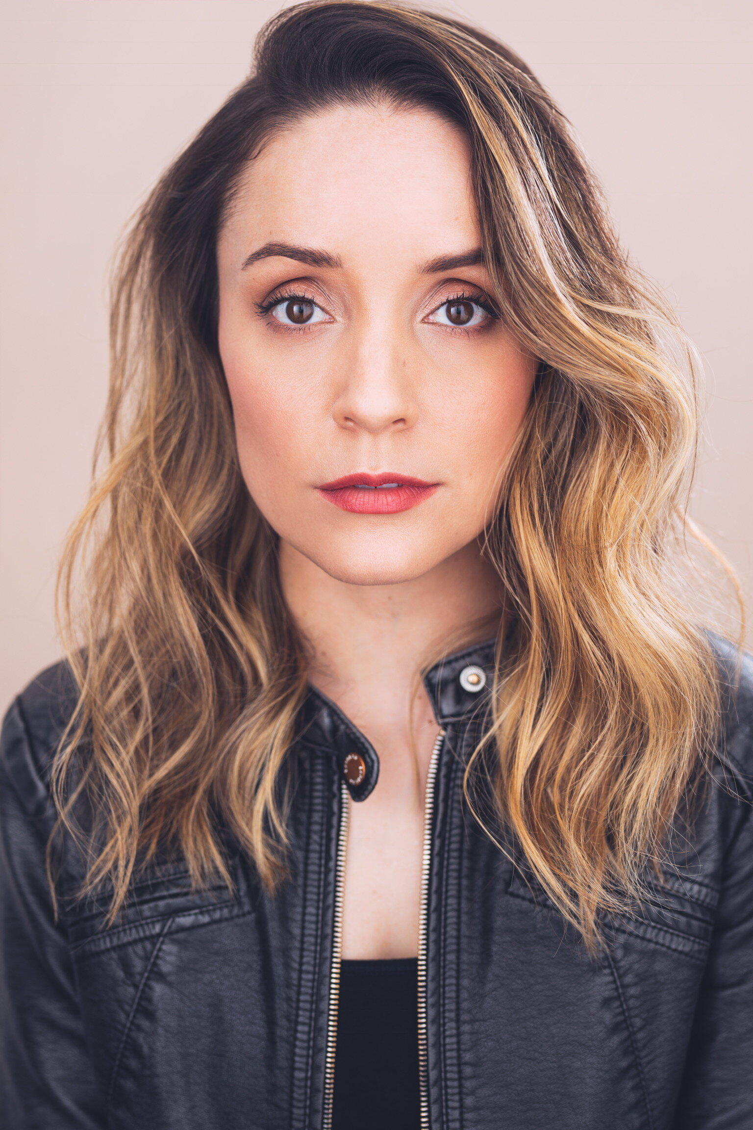 Jamie Ann Romero (Valeria)