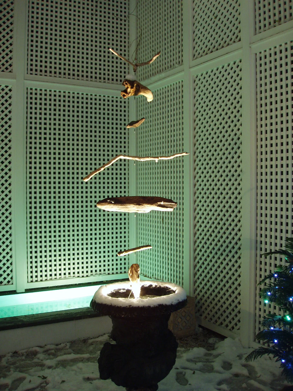 Sculpture in Maries yard.JPG