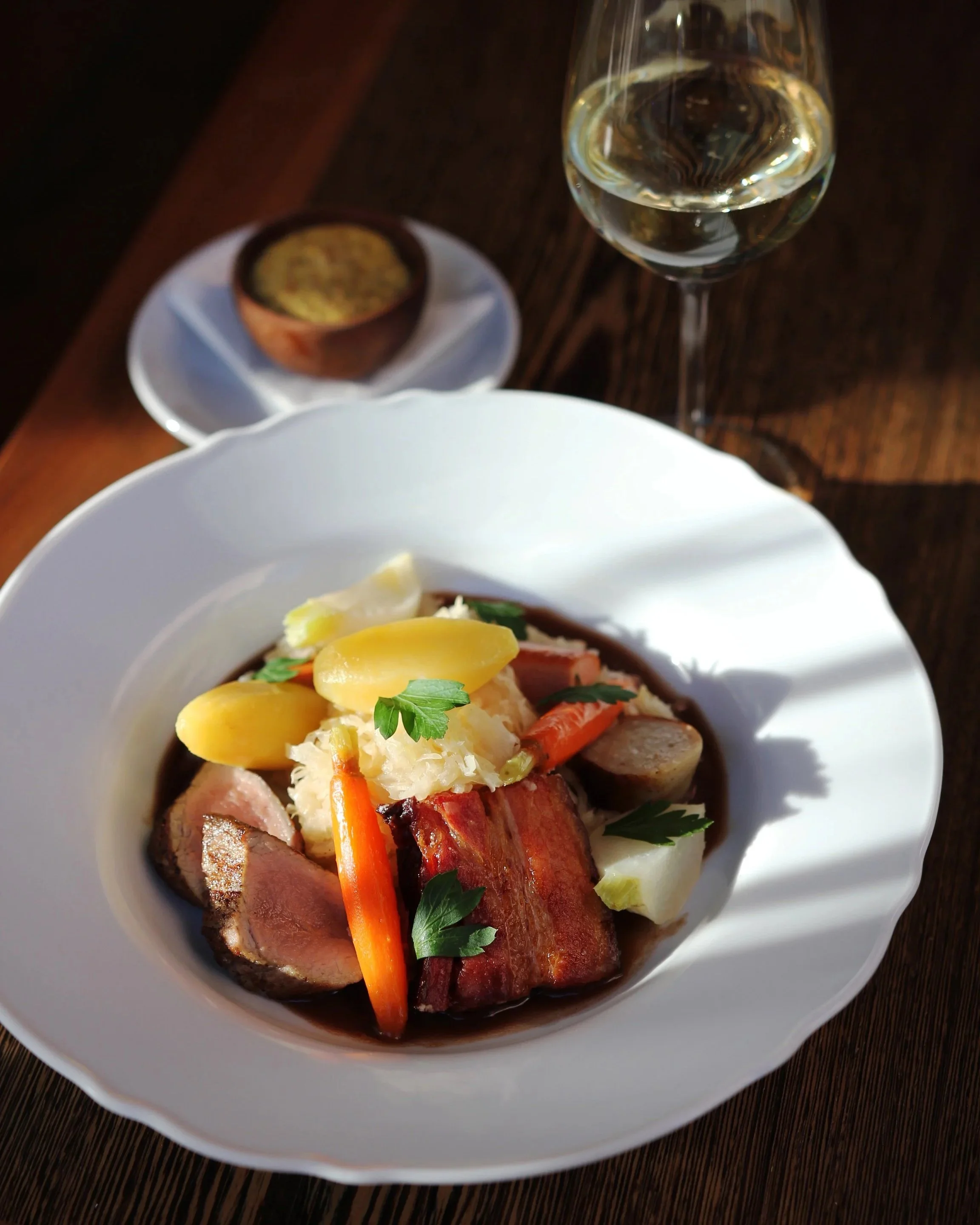 Image of Choucroute Garnie - Tasting of pork: smoked belly, roasted loin, frankfurter, sauerkraut, carrots, potatoes, Perle onions, Dijon, cornichons