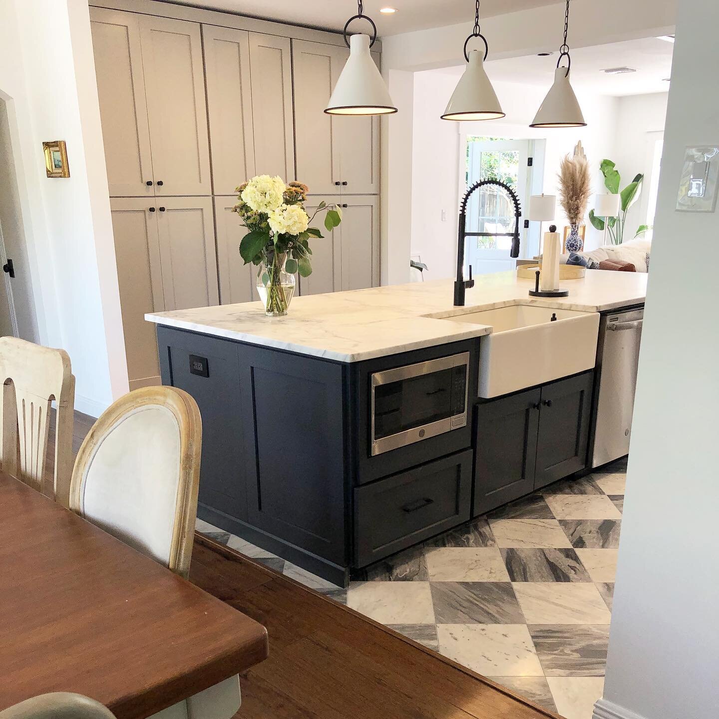 Check out this beauty!
More to come :) KR2 Construction&rsquo;s latest kitchen.
#navycabinets #grayshakers #womancontractor #stpeteremodel #marblecountertops #marbletiles #kitchenremodel #farmsink #openkitchen #pendantlights #honedmarble
