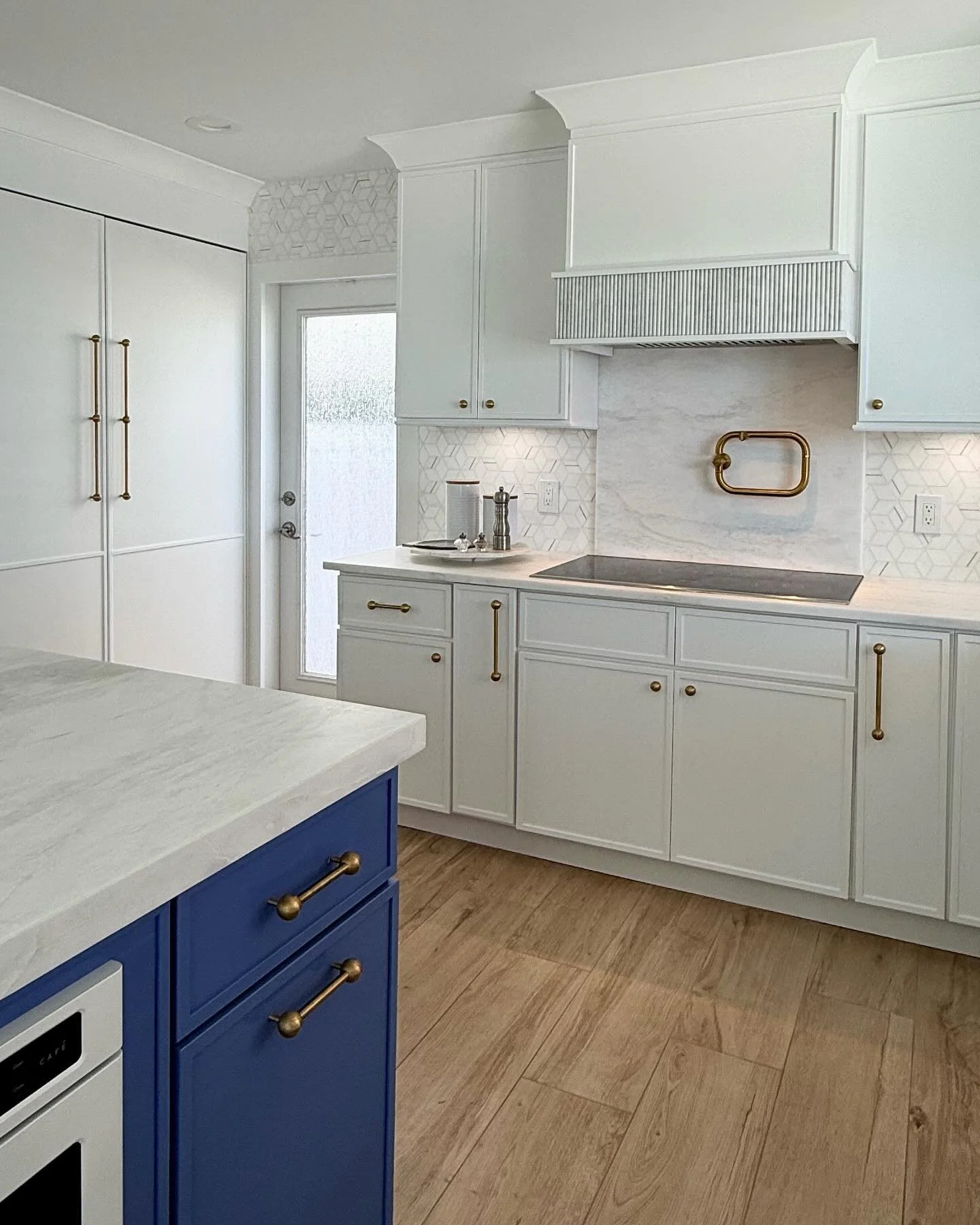 This kitchen lifts my mood every time.
Tailored. Bright. Effortlessly elegant.
Custom design by KR2 Construction &mdash; where luxury lives in the details.

#KR2Construction #LuxuryKitchen #InteriorDesign #FloridaBuilders #depotgranite #QuartziteCoun