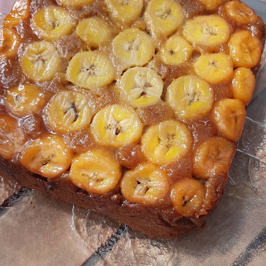 Sour Cream Upside-Down Banana Cake 😍 served with a Yoghurt Cream Whip. Lovely cake and not too sweet.
#bananacake #bananas #carameltop #caramelbananacake #homemade #homebaked #homebakedcake #schoolholidaycooking #timetobake #southaustralia #radelaid