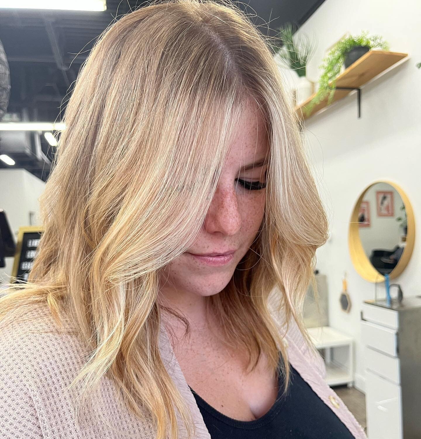 Repost from @chelsphillips
&bull;
So fun working this beautiful head of hair and human more lived in and blondie today!
@drakenelsonsalon 

#tacomahair #tacomahairstylist #drakenelsonsalon #gigharborhair #livedinhair #tacomasalon #balayage #foilayage