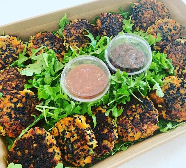 Thinking these sweet potato, broccoli &amp; fetta fritters with black sesame seeds should be a new addition to our platter menu. Breakfast, lunch or dinner, served with @crunchpreserves spicy and regular tomato chutney 👌🏻