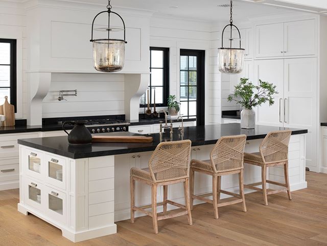 #ProjectArcadiaSouthern &bull; Large open-concept kitchen with the charm of a Southern bell.

Interior @jaimeeroseinteriors
Builder @twohawksdesigns