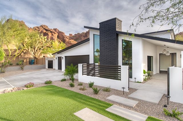 Modern angular lines meet crisp black and white tones to create a stark contrast from home to landscape. Mountainside exterior, redefined. Collaboration project with David Dick.

Builder @twohawksdesigns