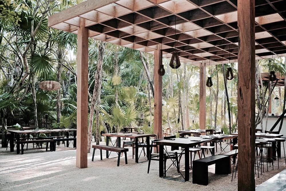Verse gerechten uit de openluchtoven bij Arca Tulum