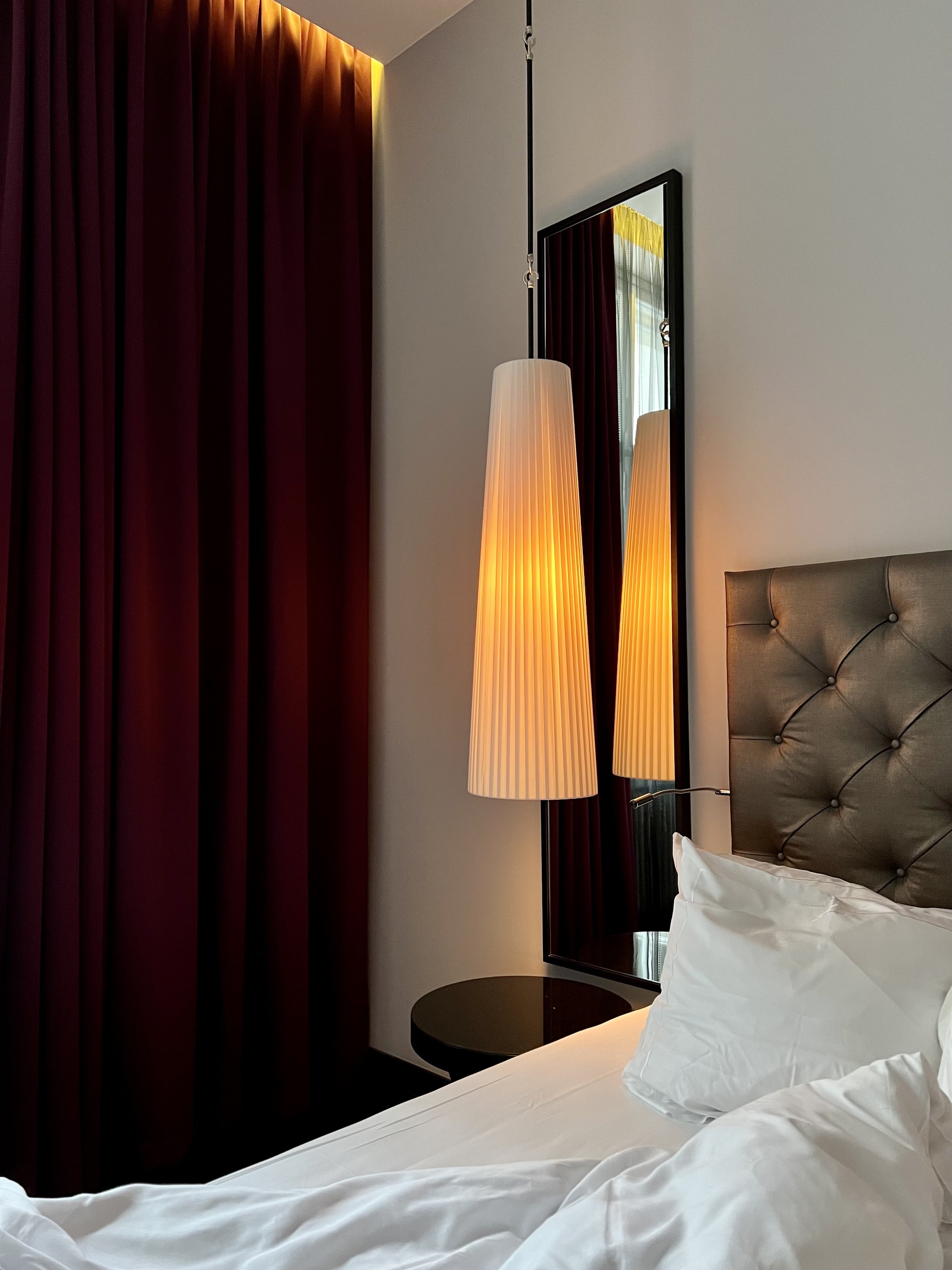 Hotel Zoo Berlin - guest room .jpg