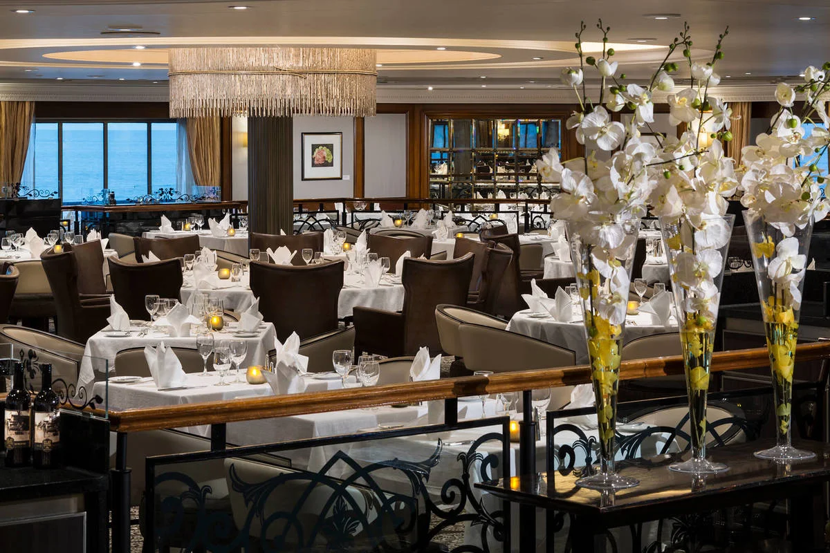 Discoveries Restaurant an Bord von Azamara