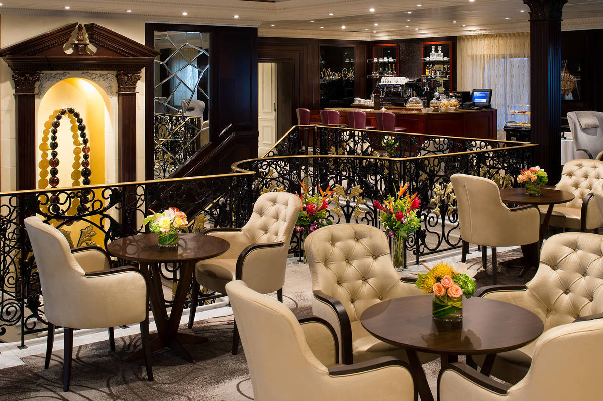 Mosaic Café an Bord von Azamara
