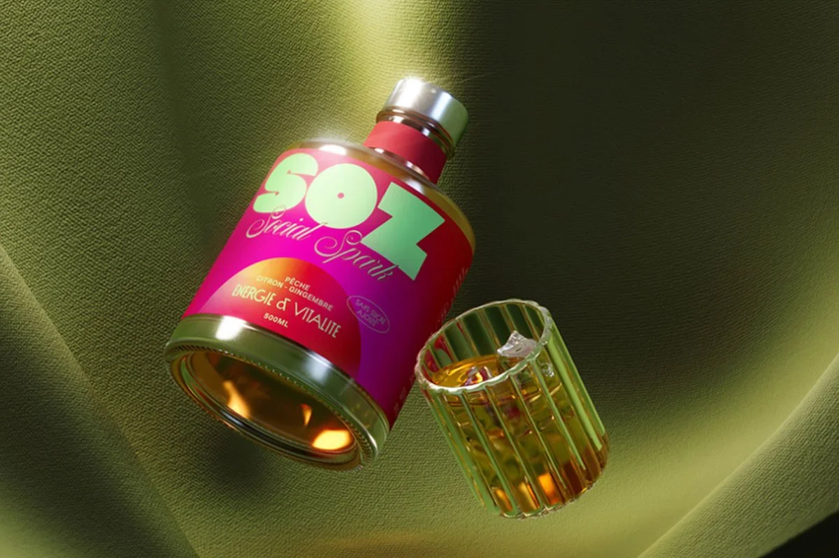 SOZ Social Spark non-alcoholic spirit bottle and serve glass, styled against a vibrant green backdrop, highlighting Australia’s alcohol-free alternative with bright citrus, peach and ginger-inspired flavour cues.
