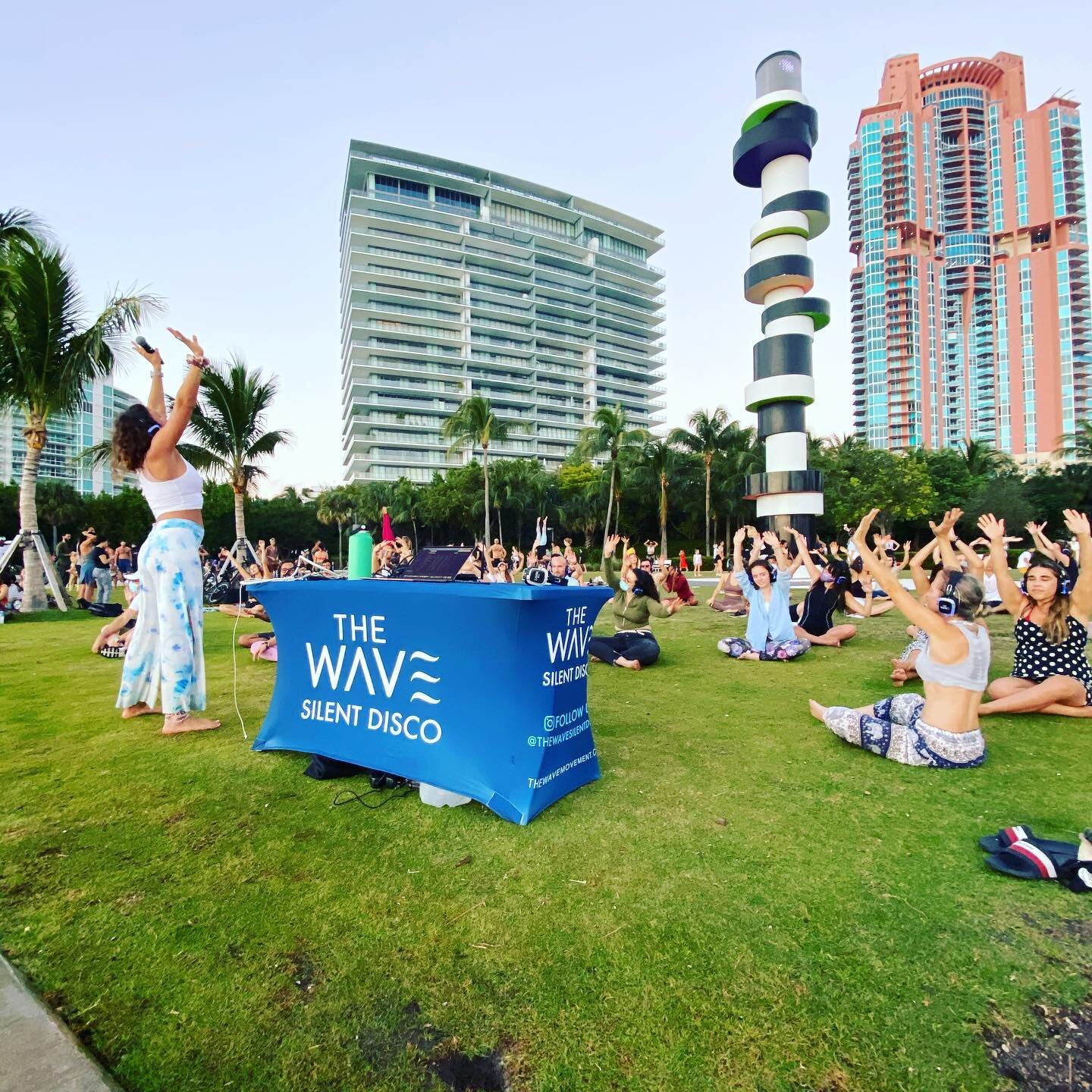 Reach up to the skies and receive its abundance of blessings🙌. What have you been blessed lately? 

#music #musicevent #wellness #dance #healing #healingjourney