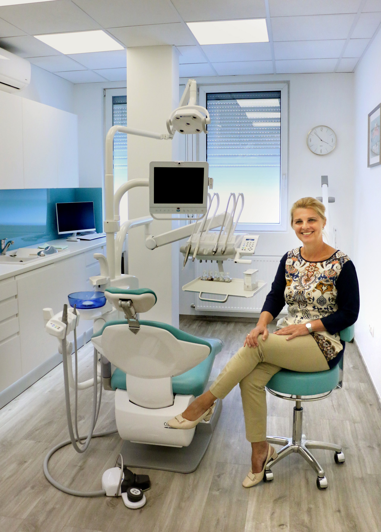 Dra. Zsuzsa Pesti - Clínica dental Practident