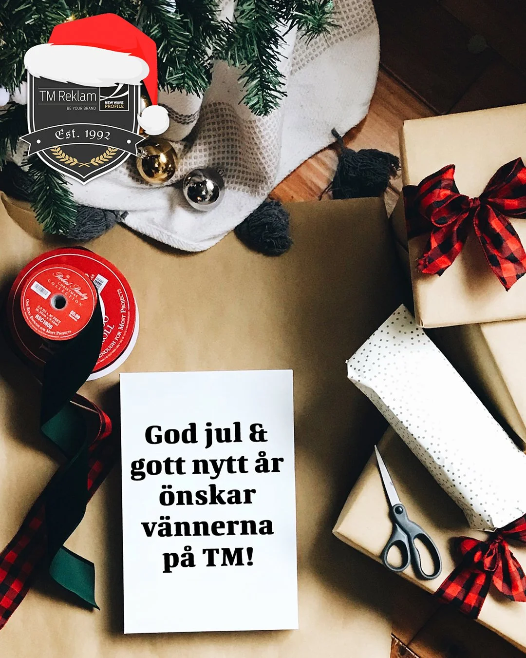 Nu tar vi lite ledigt &ouml;ver jul och ny&aring;r och &auml;r tillbaka p&aring; kontoret onsdagen den 7/1. Tills dess: God jul och gott nytt &aring;r! Vi ses och h&ouml;rs 2026 🎄🎁

#tmreklam #newwaveprofile #presentreklam #profilreklam #profilmate