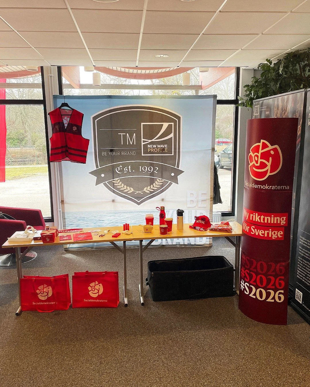 Idag &auml;r Peter fr&aring;n oss p&aring; Ronneby brunn tillsammans med LO-distriktet i Syd&ouml;stra Sverige, partidistrikt och arbetarkommuner fr&aring;n hela Sm&aring;land 🗣️🤝

#tmreklam #newwaveprofile #presentreklam #profilreklam #profilmater