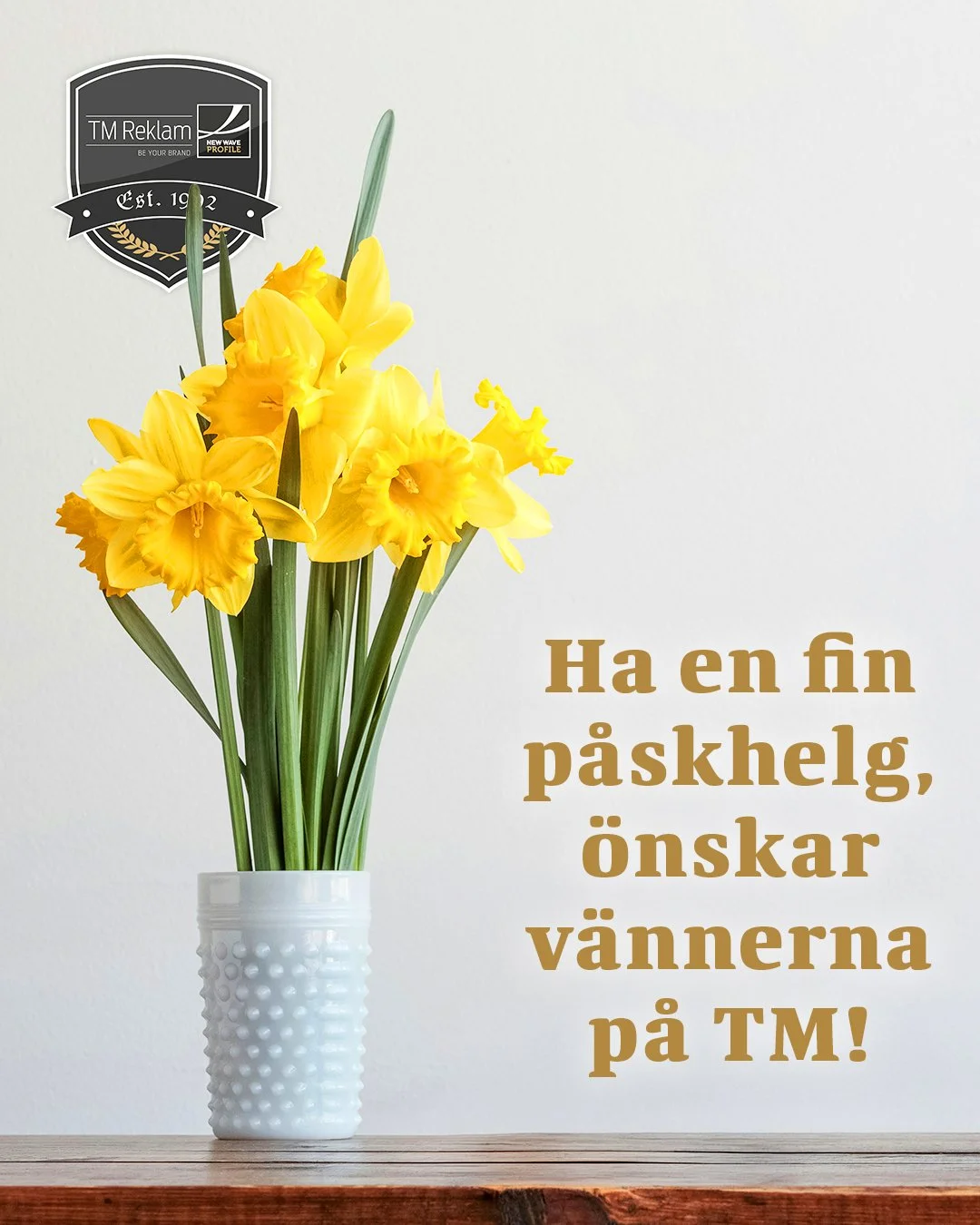 Idag st&auml;nger vi kontoret lite tidigare och laddar upp inf&ouml;r helgens &auml;ggjakt, godisletande och ledigheter. Ha en fin p&aring;skhelg s&aring; ses och h&ouml;rs vi p&aring; tisdag! 🐣💛

#tmreklam #newwaveprofile #presentreklam #profilrek