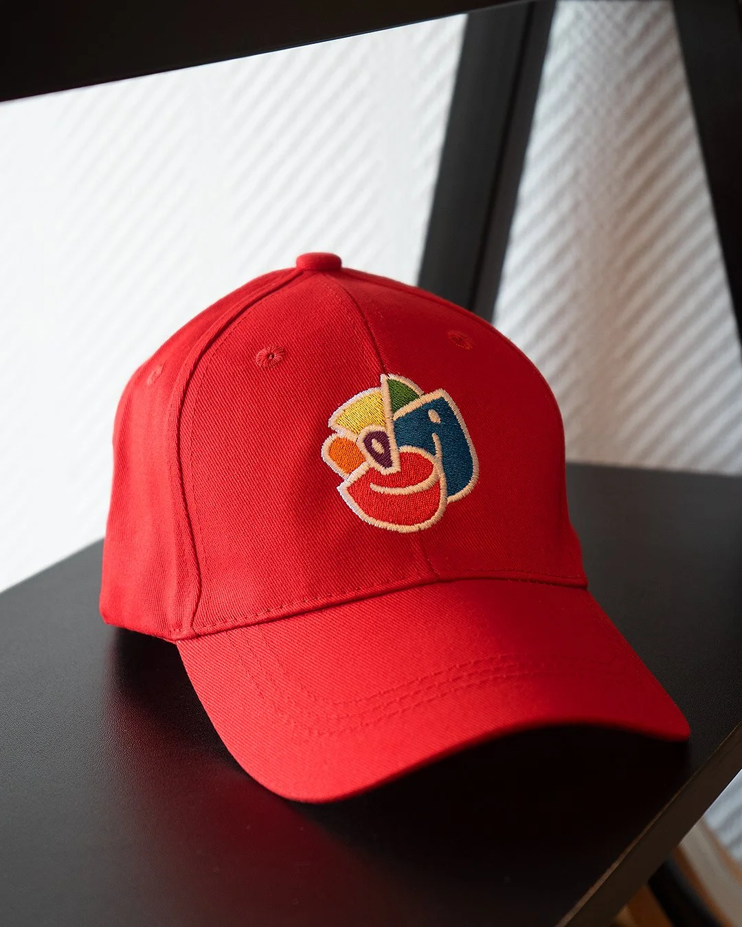 Juni=Pridem&aring;nad! D&auml;rf&ouml;r kommer vi fram&ouml;ver att lyfta fram flertalet av v&aring;ra Pride-produkter vi tagit fram till v&aring;ra kunder och vi b&ouml;rjar med en keps till HBTQ+-Sossarna 🏳️&zwj;🌈🧢

#tmreklam #newwaveprofile #pr
