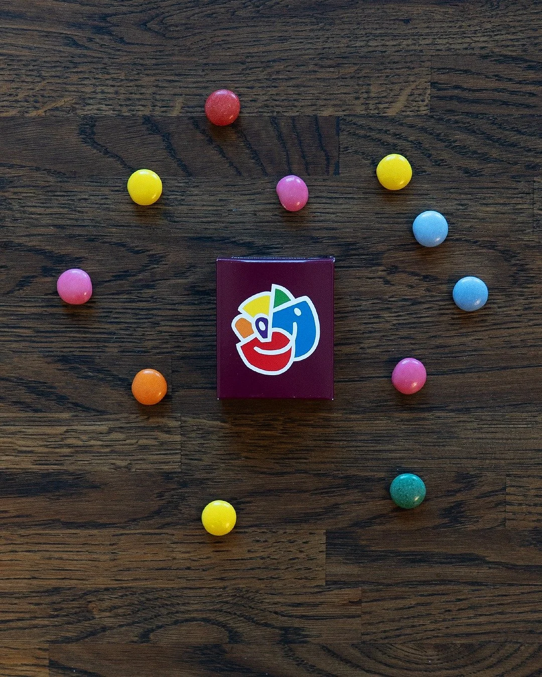 Vi forts&auml;tter att lyfta fram Pride-produkter och &auml;ven den h&auml;r g&aring;ngen till HBTQ+-Sossarna 🏳️&zwj;🌈🍭

#tmreklam #newwaveprofile #presentreklam #profilreklam #profilmaterial #socialdemokraterna #hbqtsossarna #godis #tablettask