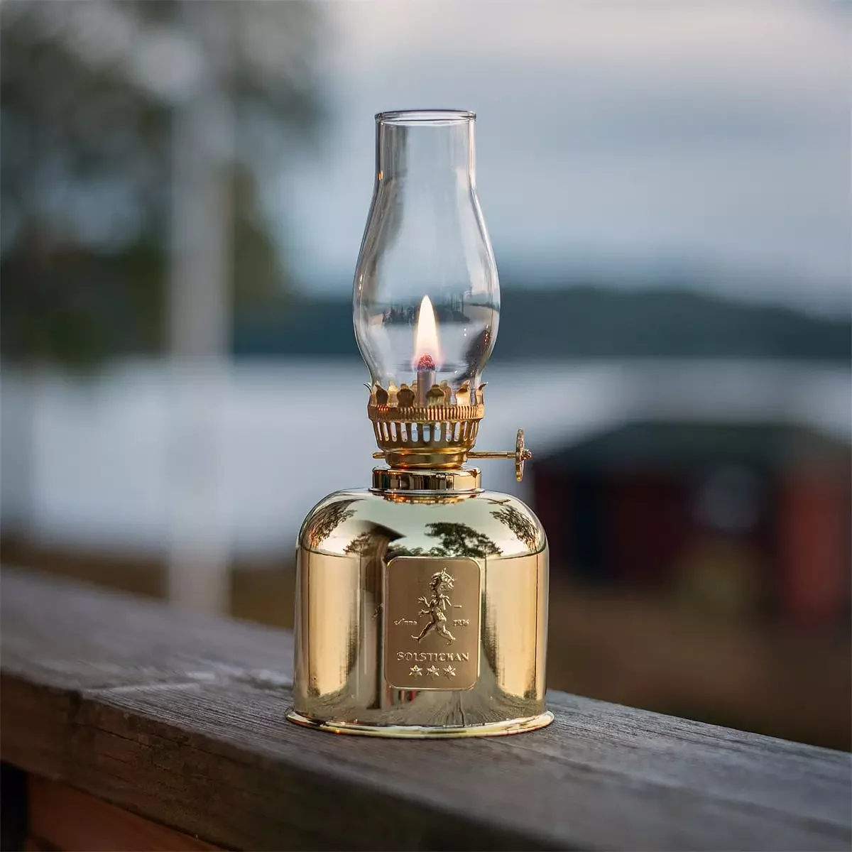 Fotogenlampa-guld2.jpg.webp
