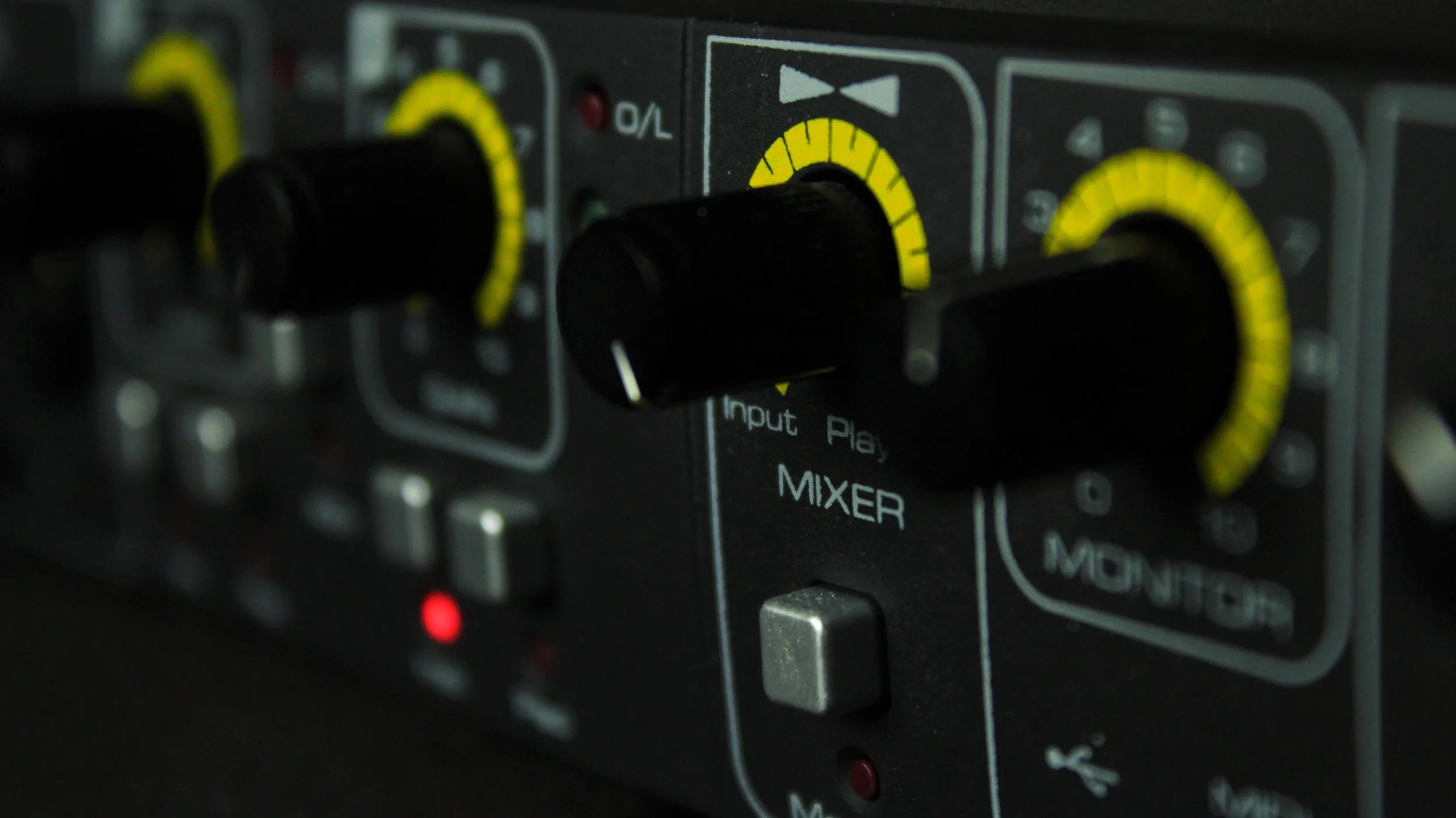 amplifier-analogue-audio-462439.jpg
