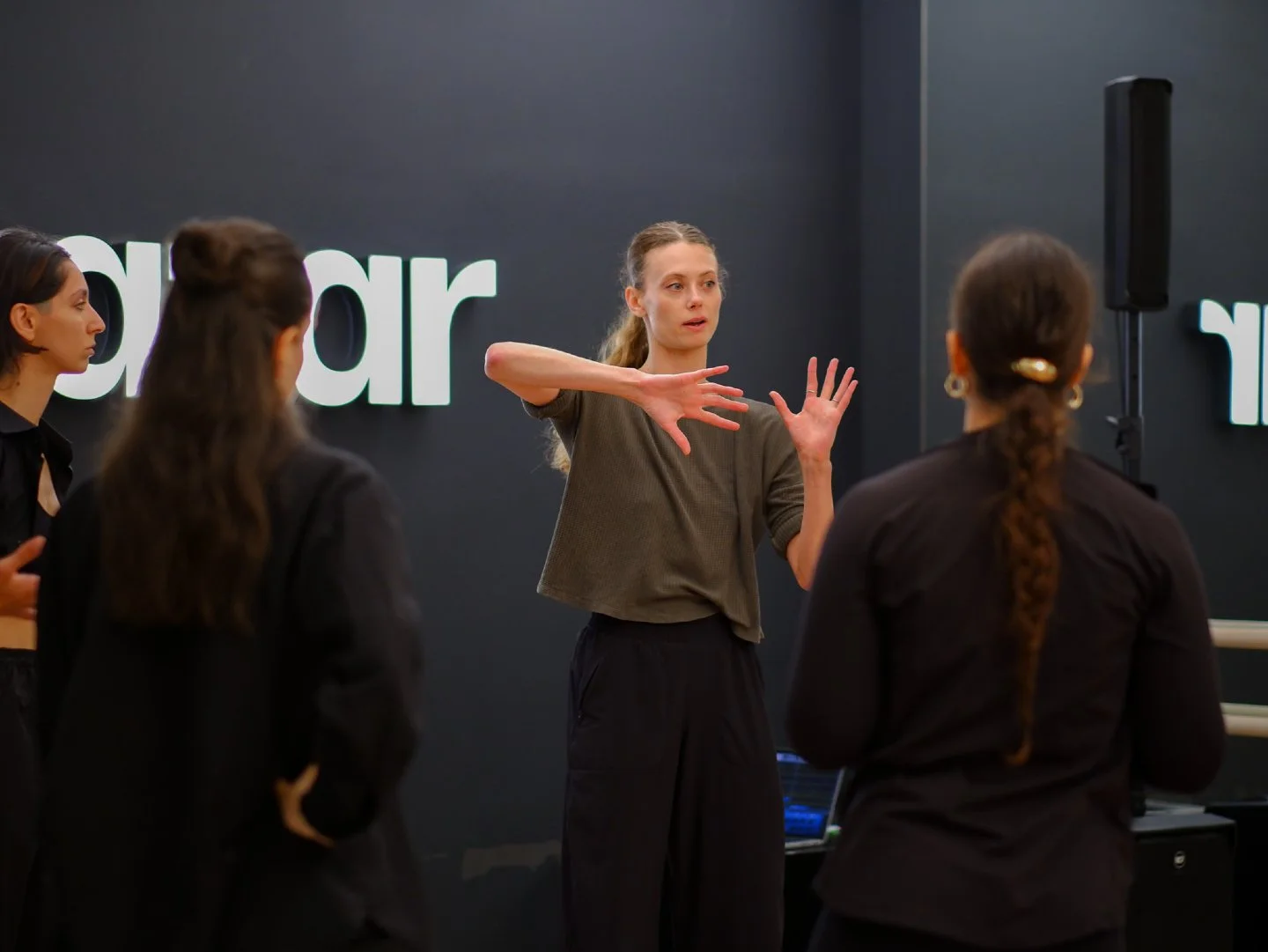 TODAY - "Forms and Flows" + "Solus" Repertory Workshop @danceframecollective
March 14, 11:00-13:00 at Studio Dance Zone
Embody the movement of Solus by exploring states of tension in the body and two sections of original choreogra