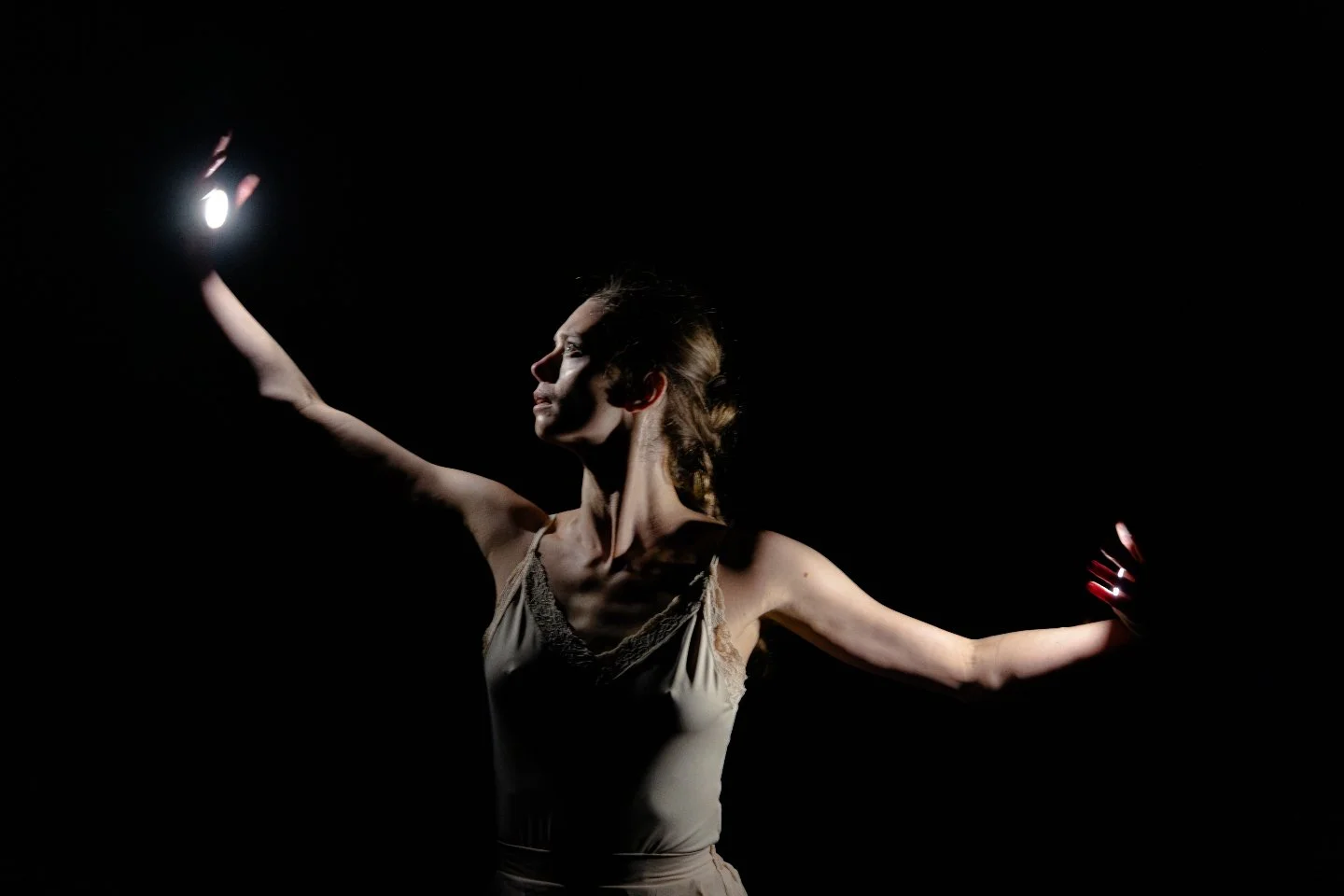 INTERNATIONAL PREMIERE TOMORROW: Solus (abridged)
Solus explores the aftermath of deconstructing a foundational belief system, and the loss and nihilism involved. The performance unfolds in evocative imagery: slowly peeling back layers of vulnerabili