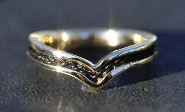 Chevron Band in Silver or 9ct Gold