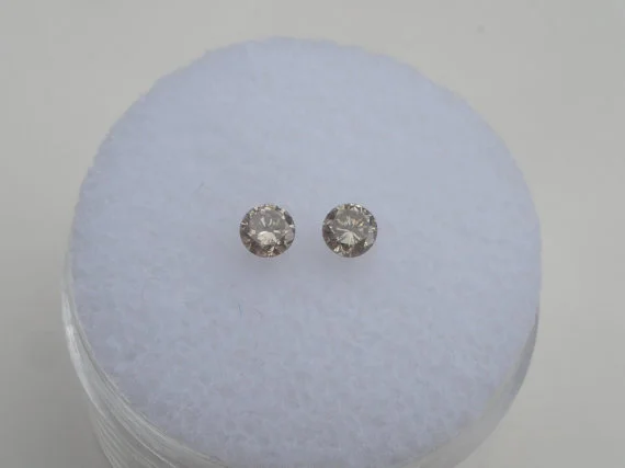 Champagne Diamond in 1.3mm and 2mm
