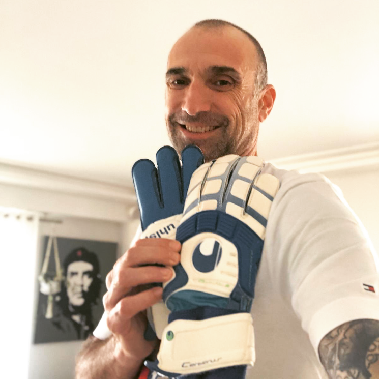 J. Alonzo gants R.PNG