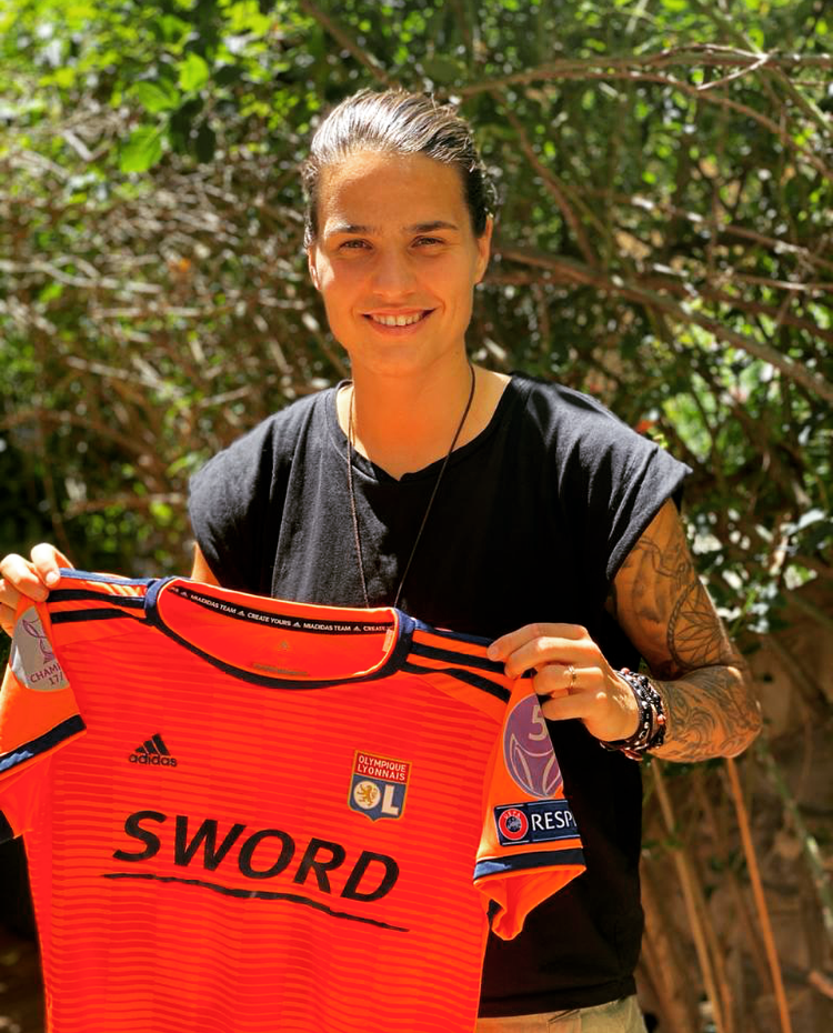 M. Dzsenifer maillot R.PNG