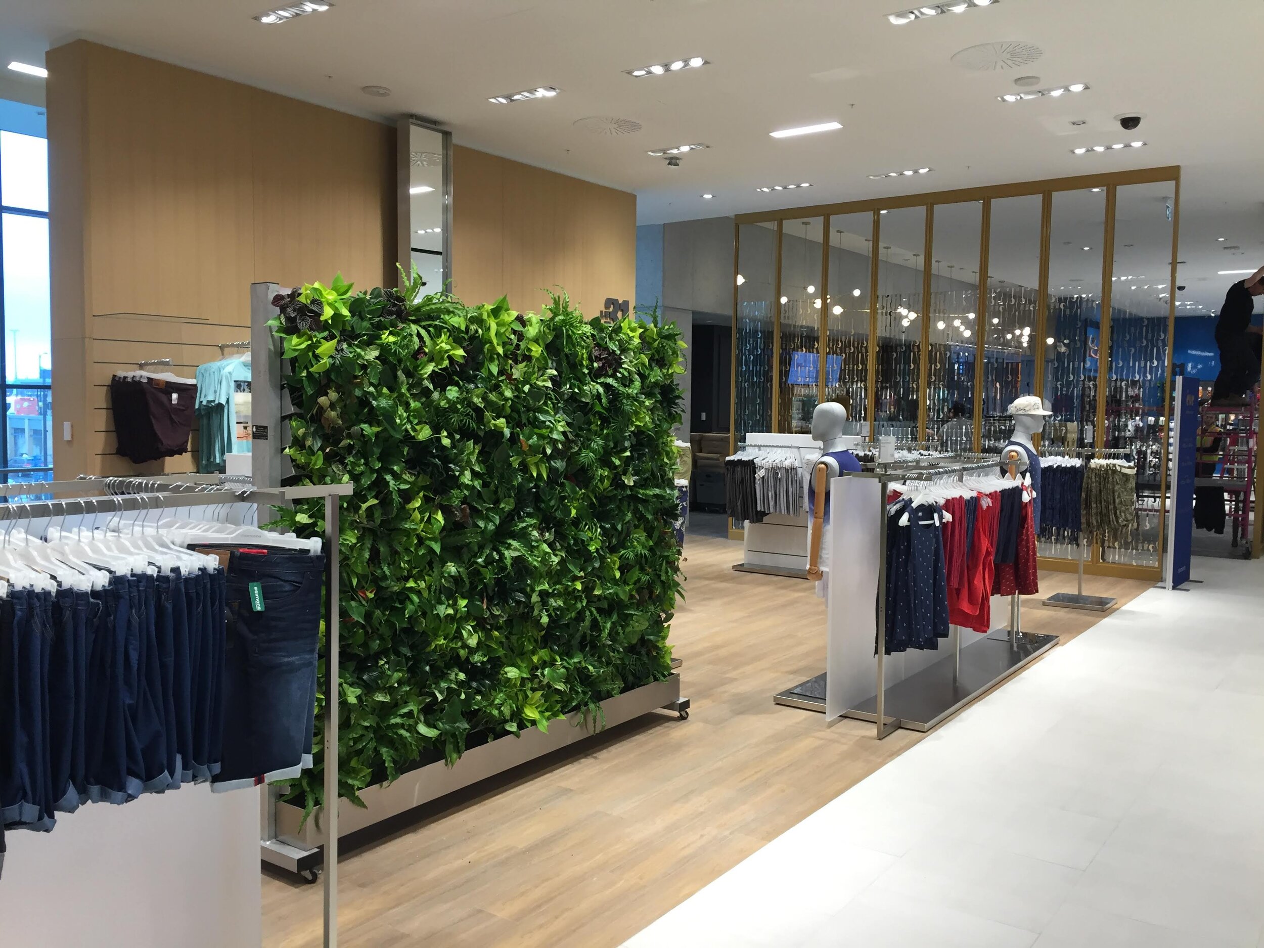 Simons Grand Opening 3.jpg