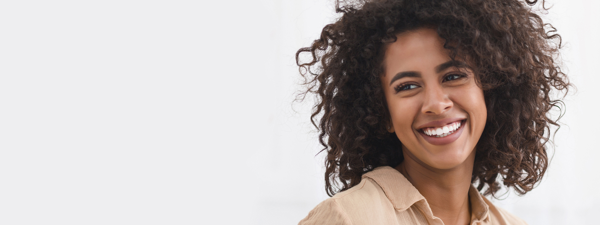 womansmiling2000.jpg