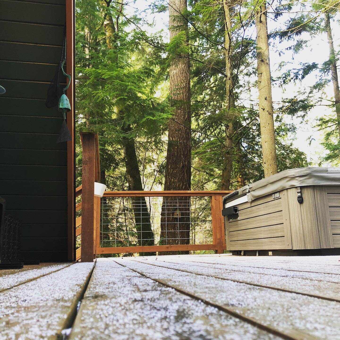 It&rsquo;s a brisk winters day, perfect for getting in some powder at @therealmtbakerskiarea. Hit the mountain, get a pizza at @north_fork_brewery, then soak away under the stars in the hot tub. You&rsquo;ll be ready for bed tucked under the eaves #w