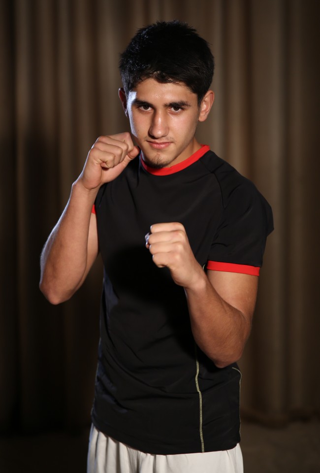 Masood-boxing-pose-650x960.jpg